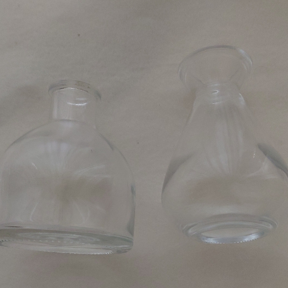 Set of Clear Glass Vases - Picture 7 of 8